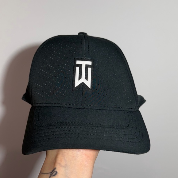 Nike Other - Nike Tiger Woods Heritage86 Golf Hat Black TW Logo Perforated Cap Mens M/L